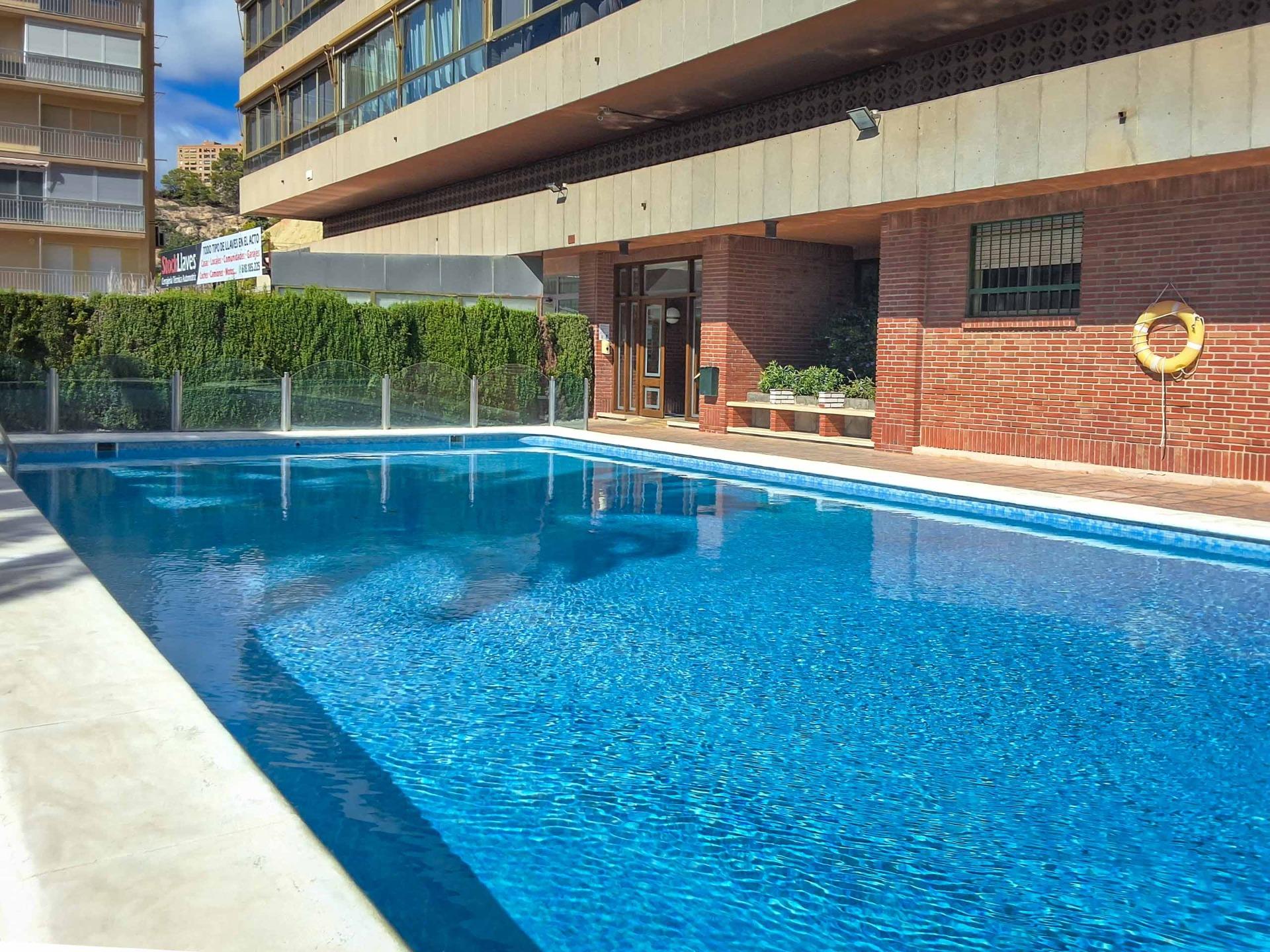  Apartamento en venta directa con Plusvillas – A17540* – Bonito apartamento de 2 dormitorios y 2 baños., (Costa Blanca), zona Benidorm 