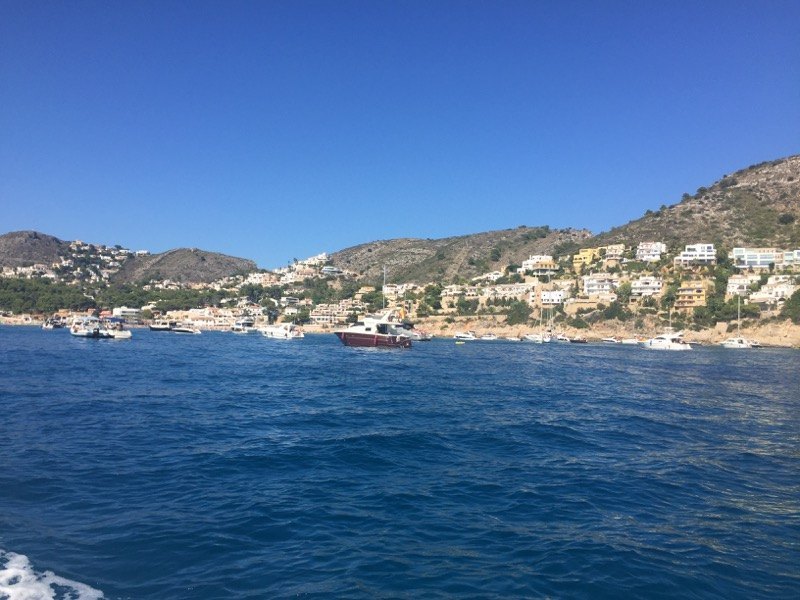  Chalet en venta directa con Plusvillas – C19015* – Villa con 4 dormitorios y 3 baños en Moraira-Teulada, (Costa Blanca), zona Benimeit 