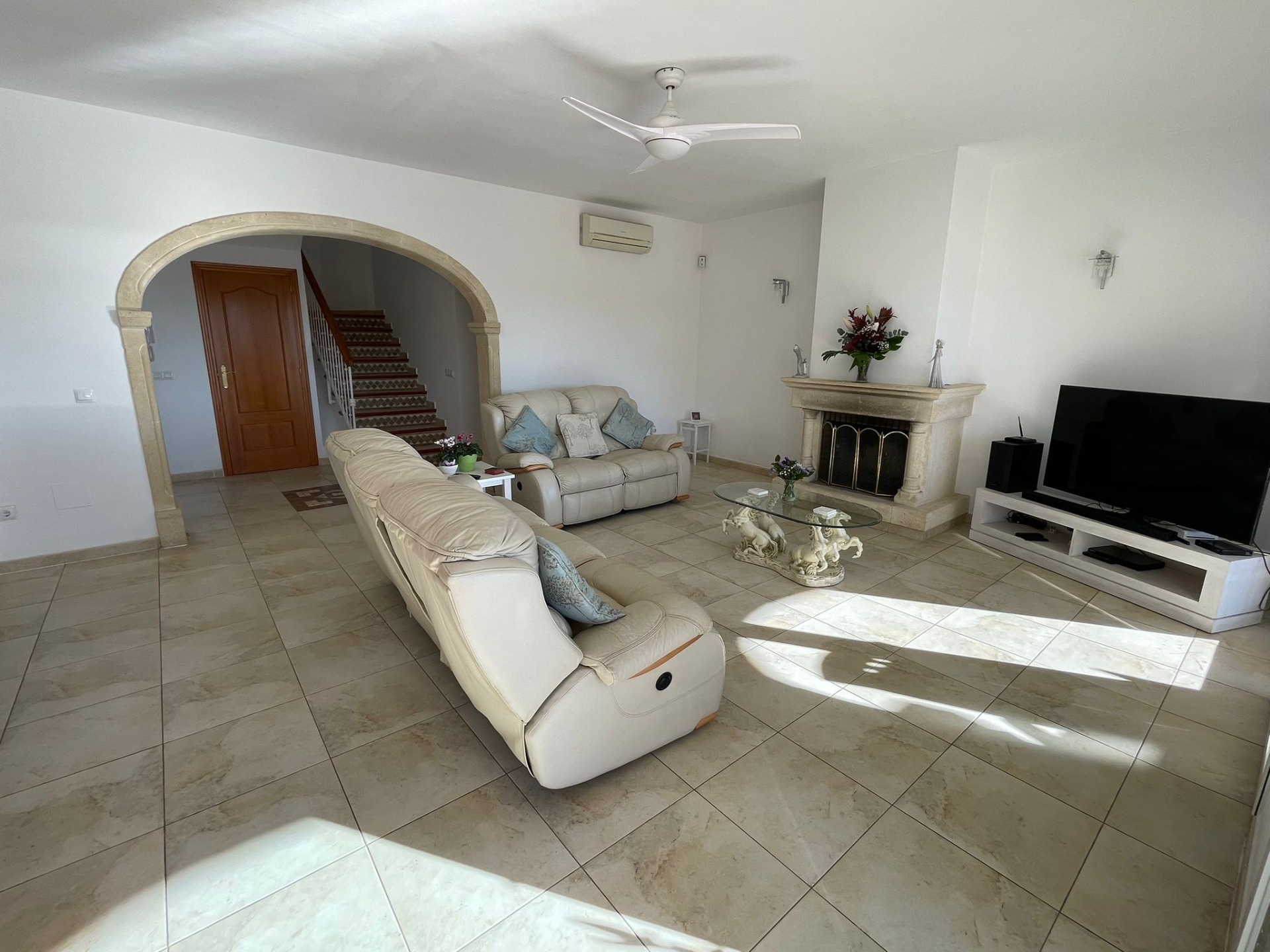  Chalet en venta directa con Plusvillas – C23082* – Villa con 4 dormitorios y 3 baños en Benissa, (Costa Blanca), zona Fanadix 