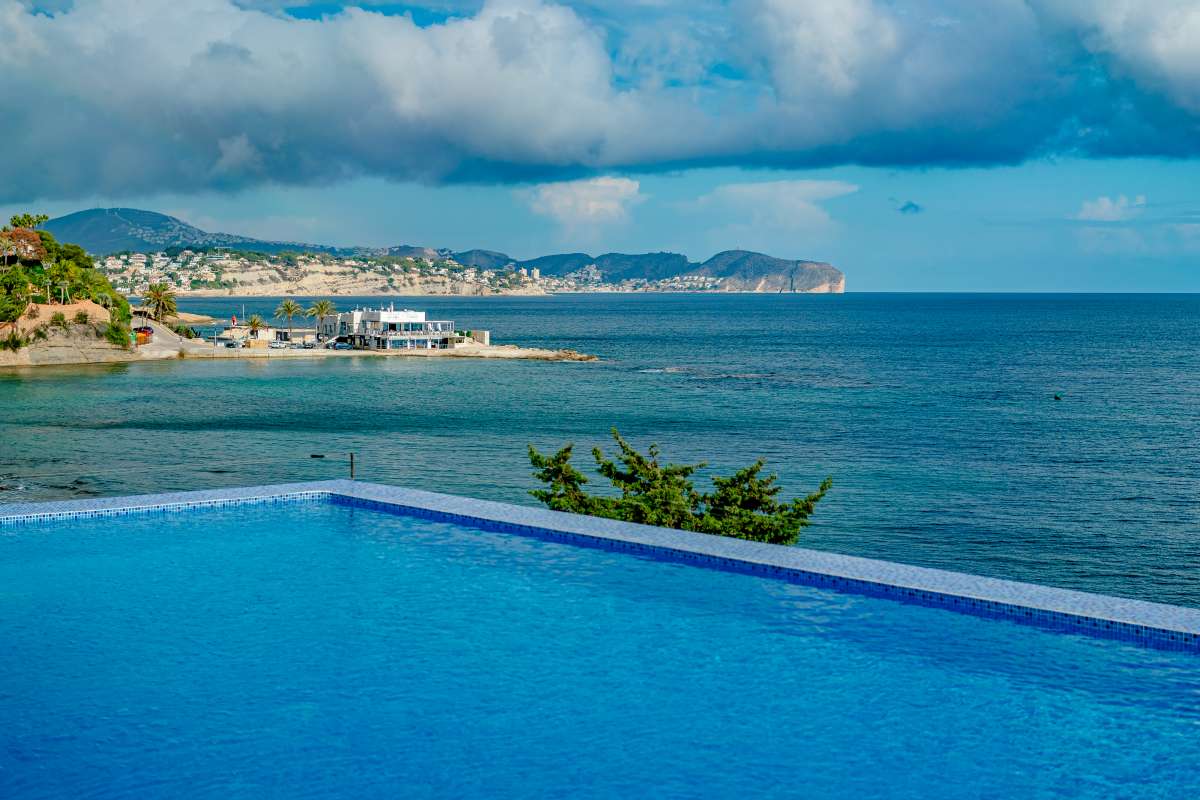  Chalet en venta directa con Plusvillas – C22035* – Villa con 5 dormitorios y 5 baños en Calpe, (Costa Blanca), zona Calpe 