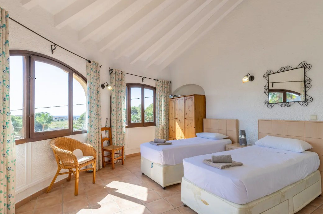  Chalet en venta directa con Plusvillas – C4136* – Villa con 10 dormitorios y 5 baños en Moraira, (Costa Blanca), zona Moraira 