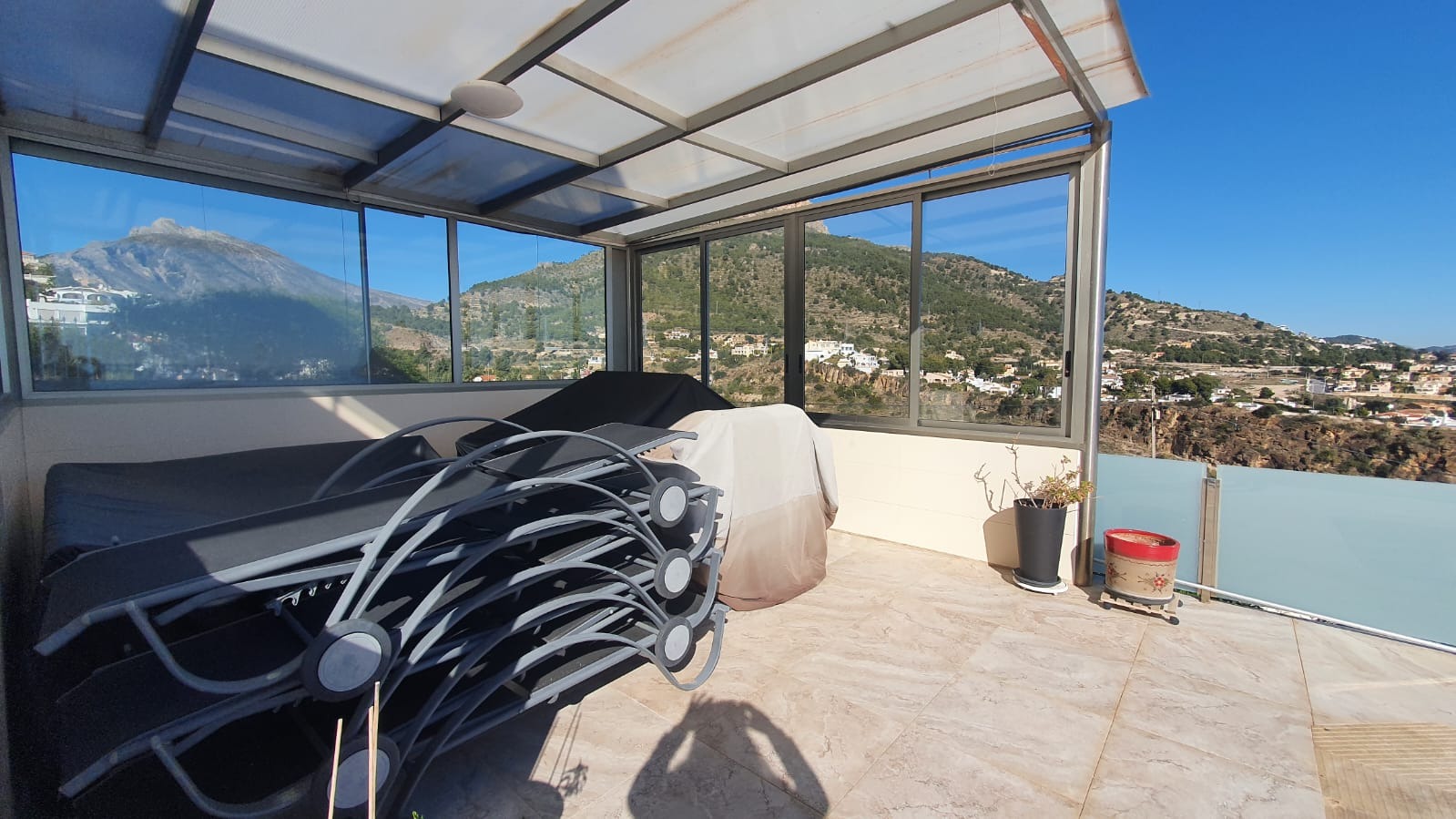  Chalet en venta directa con Plusvillas – C23077* – Villa con 5 dormitorios y 8 baños en Calpe, (Costa Blanca), zona Maryvilla 