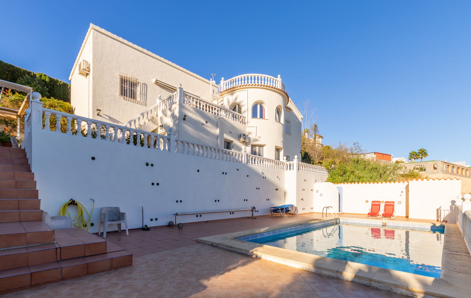  Chalet en venta directa con Plusvillas – C27022* – Villa con 4 dormitorios y 3 baños en Benitachell, (Costa Blanca), zona Cumbre del Sol 