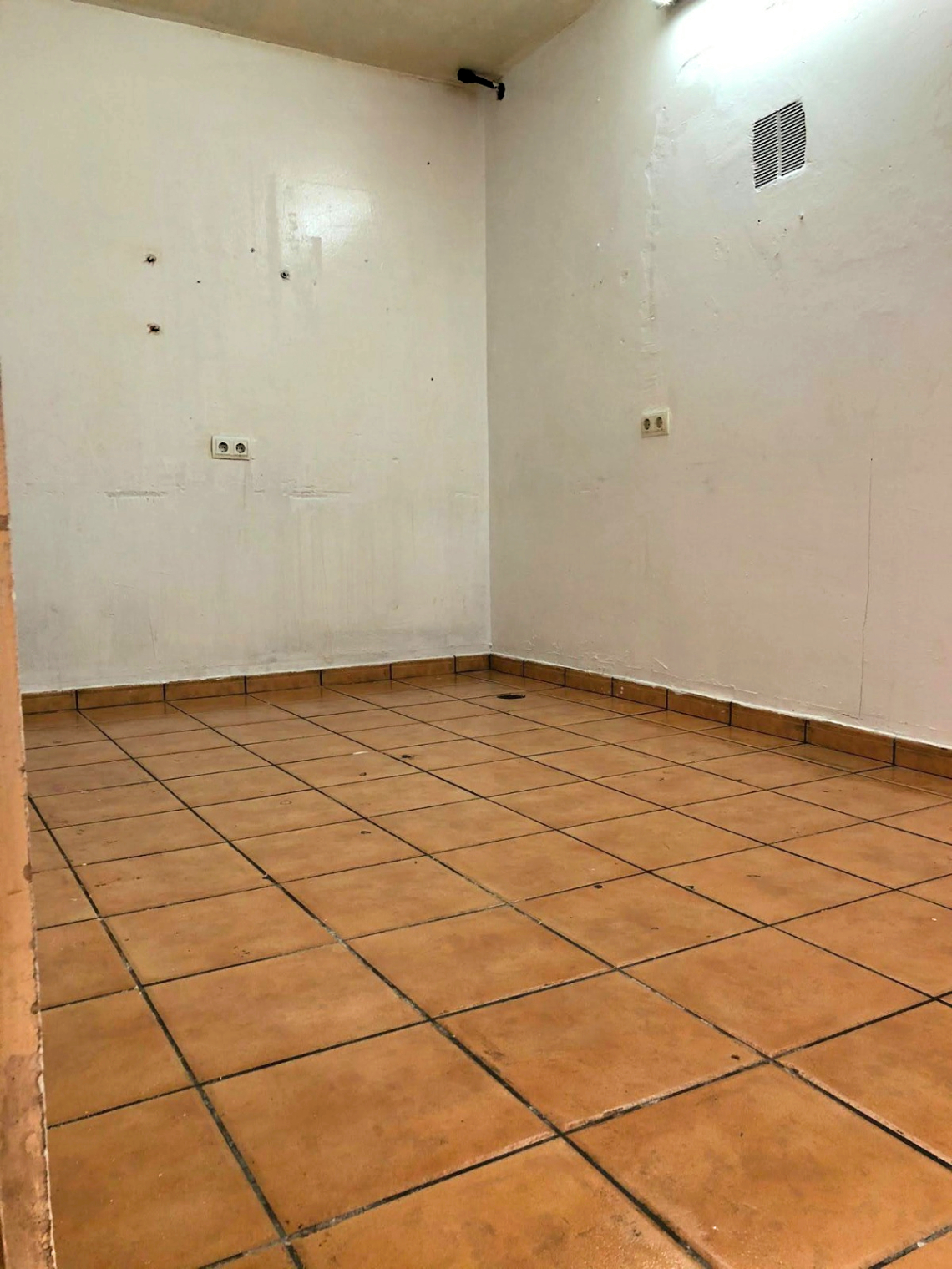  Local Comercial en venta directa con Plusvillas – L2035 – Amplio local con un total de 100mq en Calpe, Costa Blanca 