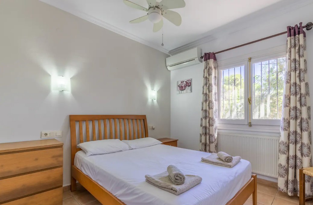  Chalet en venta directa con Plusvillas – C4136* – Villa con 10 dormitorios y 5 baños en Moraira, (Costa Blanca), zona Moraira 