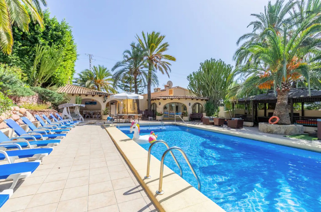  Chalet en venta directa con Plusvillas – C4136* – Villa con 10 dormitorios y 5 baños en Moraira, (Costa Blanca), zona Moraira 